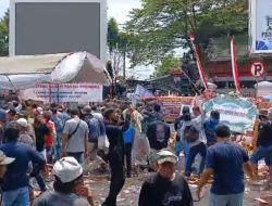 Dari Kenaikan PBB 250% ke Tuntutan Turunkan Bupati Sudewo: Pati Jadi Barometer Perlawanan Rakyat