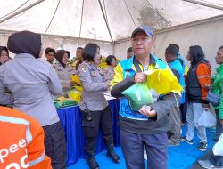 Ribuan Driver Ojol Deklarasi Kamtibmas “Jogo Jatim” di Stadion Gajayana Polresta Malang Kota Berbagi Beras dan Helm Gratis
