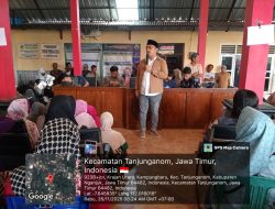 Pegawai Pos Indonesia Salurkan BLT di Balai Desa Kampung Baru, Warga Antusias Terima Bantuan