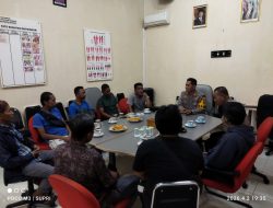 Ngobrol Santai Sambil Ngopi 11 Warga Perwakilan Bersama Kanit Lantas dan Babinkamtibmas 