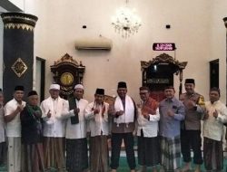 Kapolsek Sawahan Kompol Muljono Khutbah Jumat di Masjid Jami’ Tanbihul Ghafilin