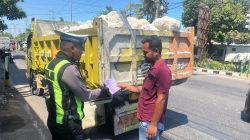 Satlantas Polres Bangkalan, Tindak Tegas Terhadap Truk Bermuatan Tidak Menutupi Terpal