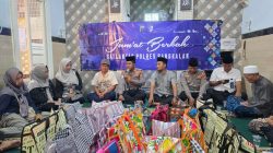 Jum’at Berkah, Kasatlantas Bagi-bagi Bingkisan terhadap Warga