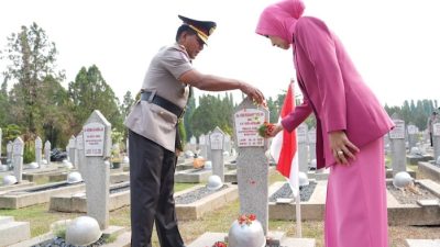 Jelang Hari Lalu Lintas Bhayangkara ke 71, Korlantas Polri Gelar Upacara Ziarah Dan Tabur Bunga Di TMP Kalibata
