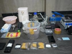 Polda Metro Jaya Ungkap Clandestine Lab Tembakau Sintetis di Gambir