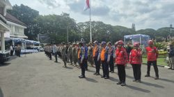 Berikan Pelayanan, Polisi Kota Malang dan Personel Gabungan Kawal Aksi Aliansi Rakyat Bangkit Bersatu
