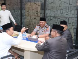 Usai Sholat Subuh Keliling, Kapolresta Malang Kota Danang Ajak Warga Waspadai Kejahatan Pagi Hari dan Cegah Kebakaran