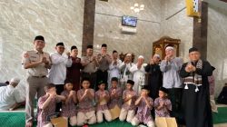 Polri Hadir di Tengah Masyarakat, Safari Jumat Wakapolres Jakbar Bawa Pesan Kedamaian dan Kepedulian